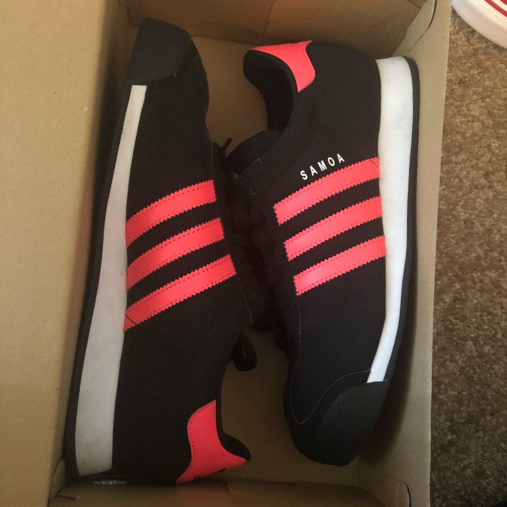 Adidas Samoa’s size 7Y